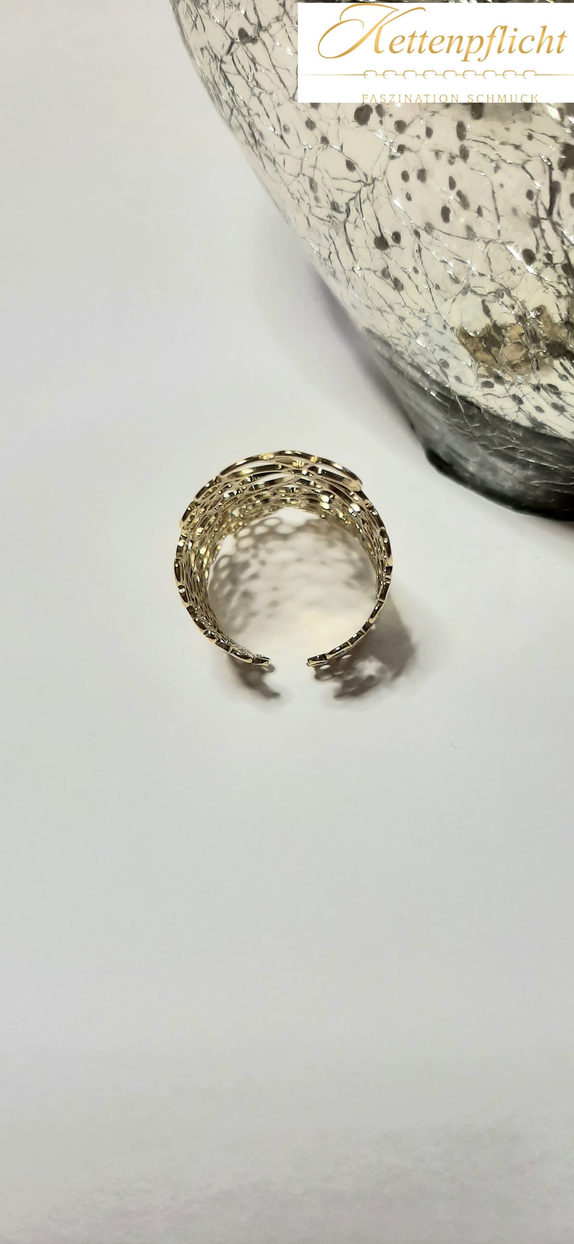 breiter-ring-blume-gold-hinten-offen.jpg